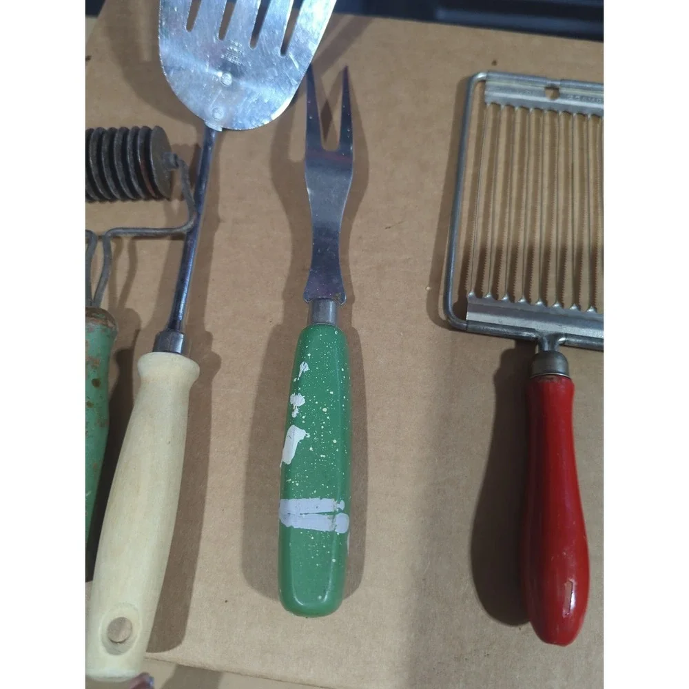 Lot of 6 Vintage Kitchen Cooking Utensils Primitive Red/Green/White Wood Handles